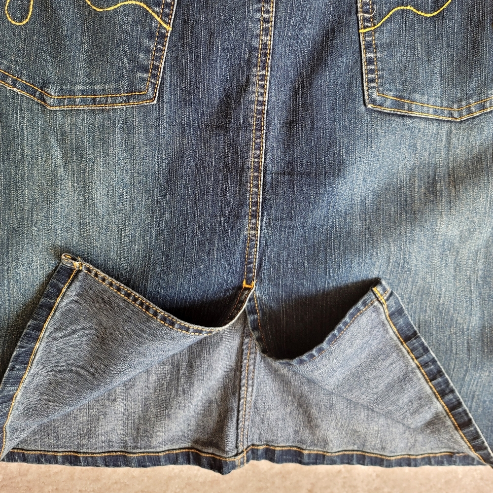 Jones Wear Jeans Denim Skirt Size 8
